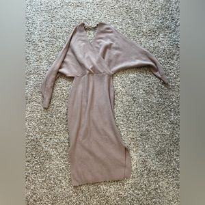 Long sleeve V cut midi dress